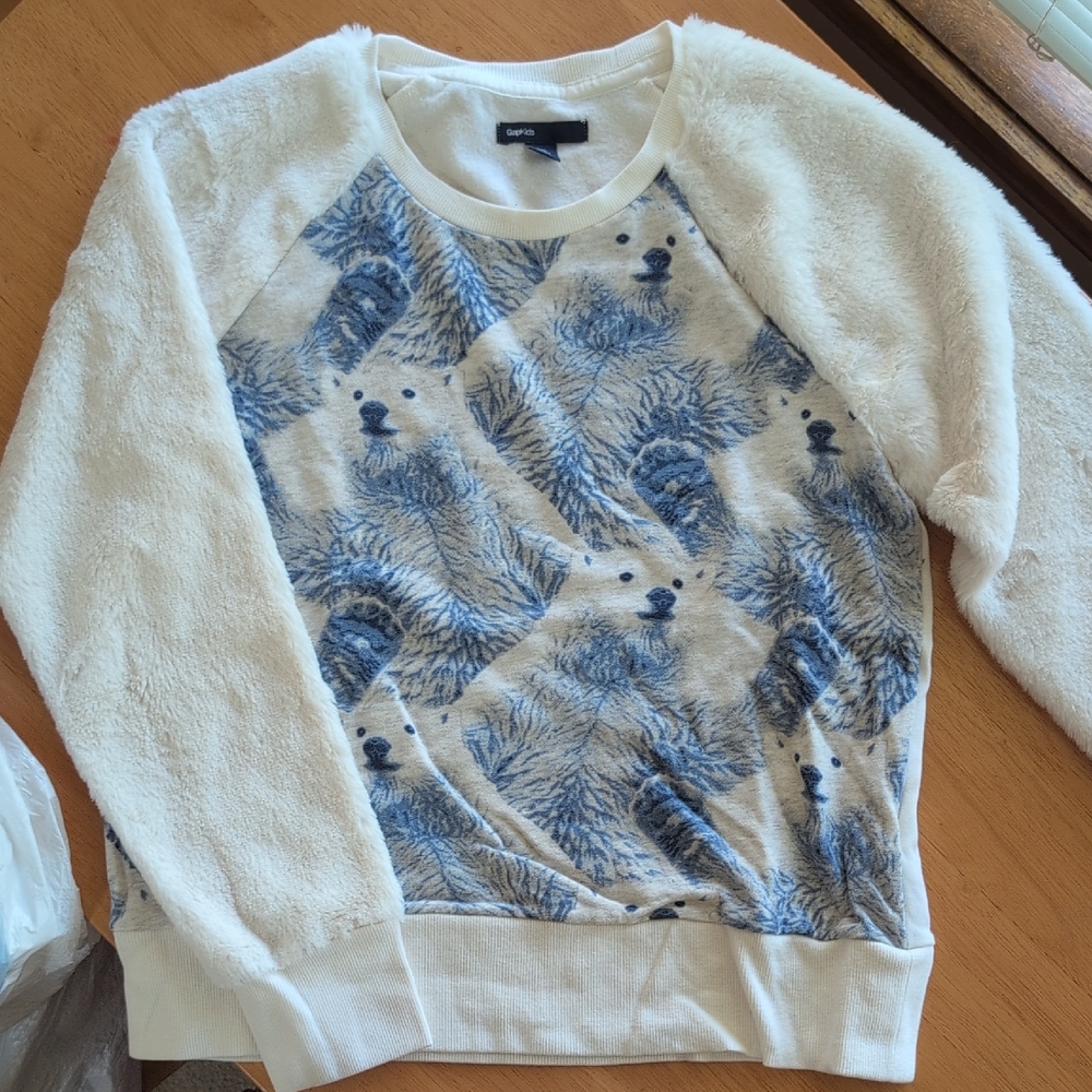 GAP Women's Furry White and Blue Patterned Sweater